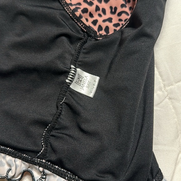 Janela bay swim top - Picture 3 of 3